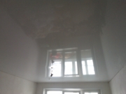 белый глянцевый натяжной потолок