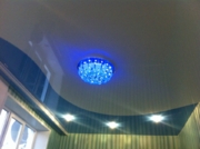 Светодиодная люстра на натяжном потолке