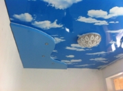 Многоуровневый натяжной потолок небо в квартире